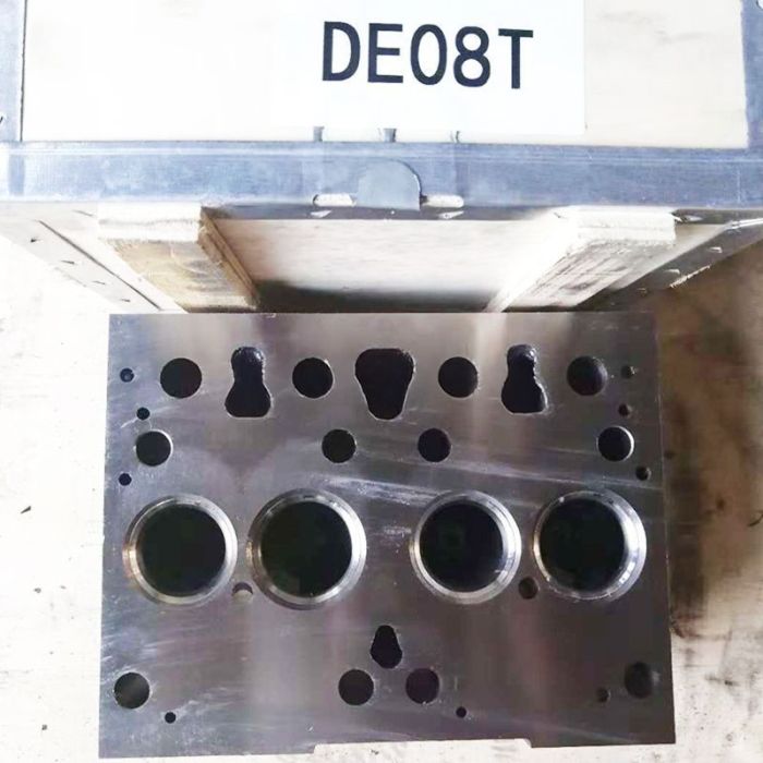 Daewoo Cylinder Head Compatible for Daewoo Doosan Engine DE08T